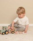Farm traktor með vagni