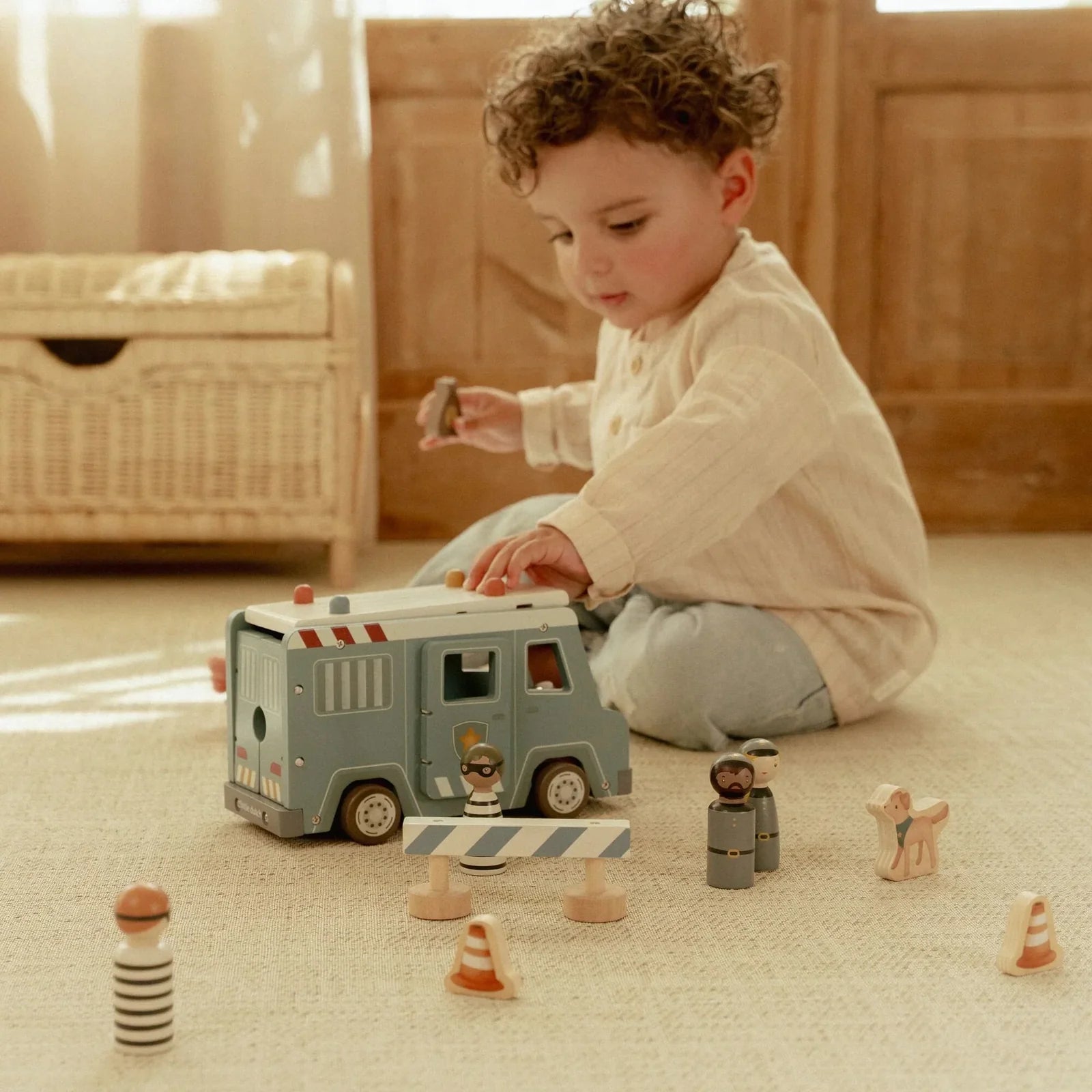 Lögreglubíll - viðar - miniplay.is