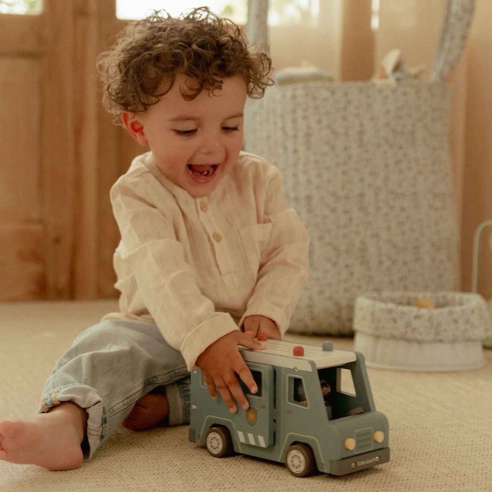 Lögreglubíll - viðar - miniplay.is