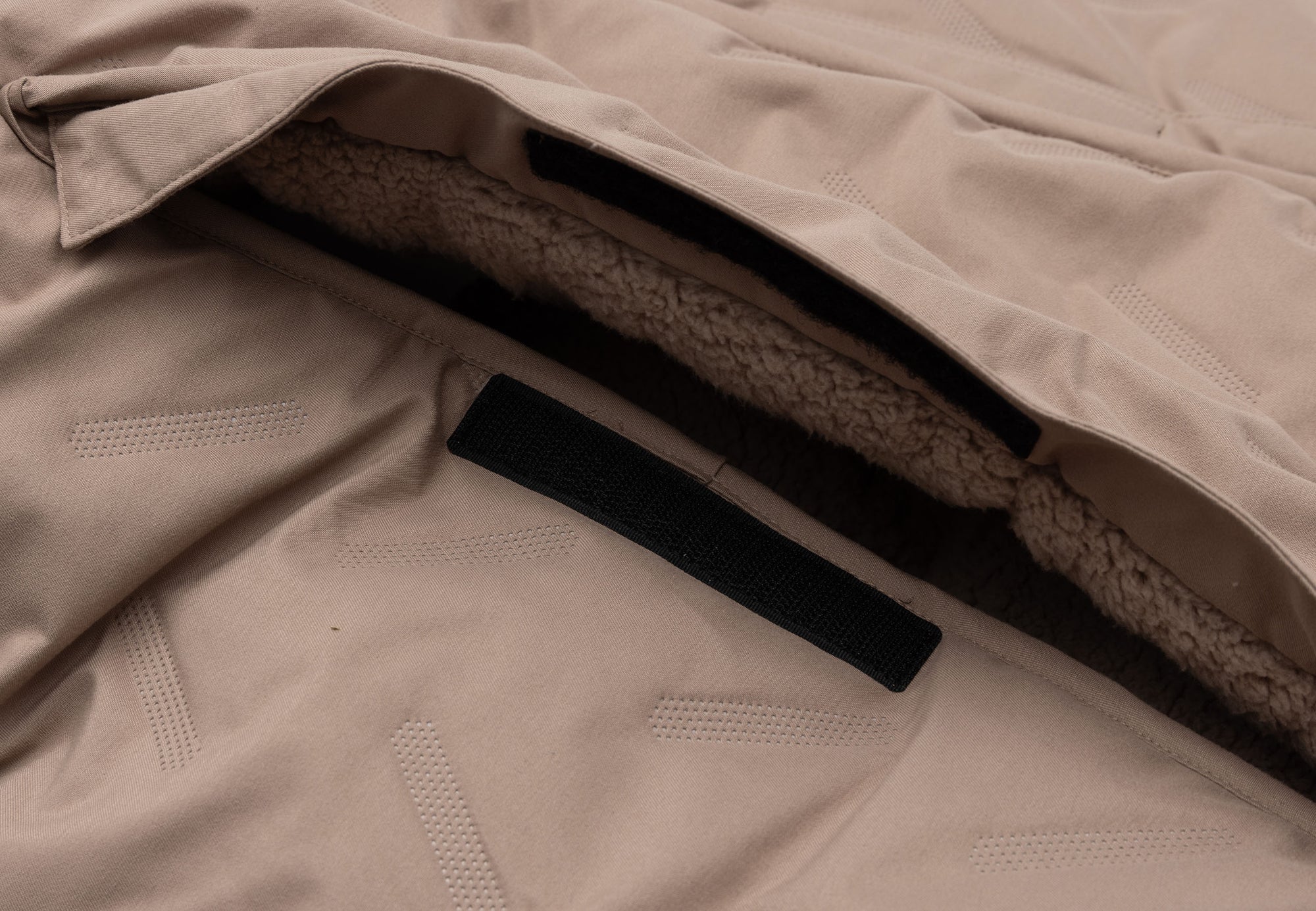 Kerrupoki Embossed - Milky Coffee - miniplay.is