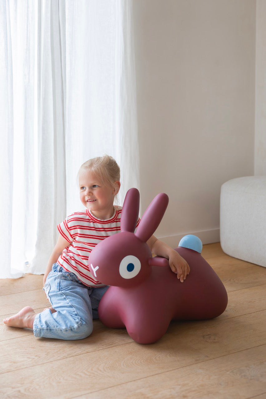 Hoppi Bunny - Burgundy - miniplay.is