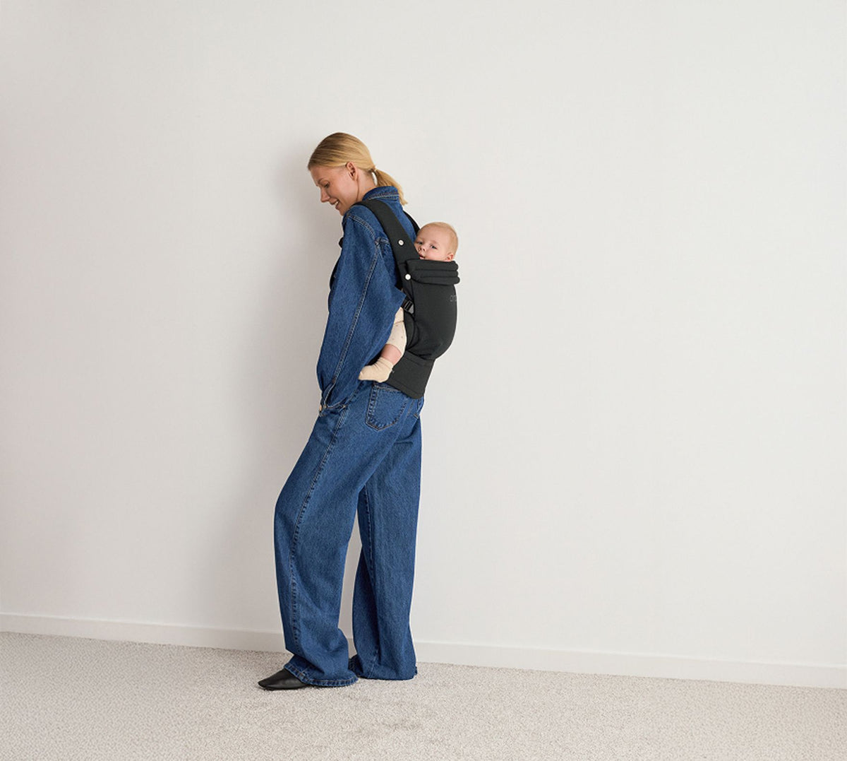 Anex Whiz-hug baby carrier in Lownight