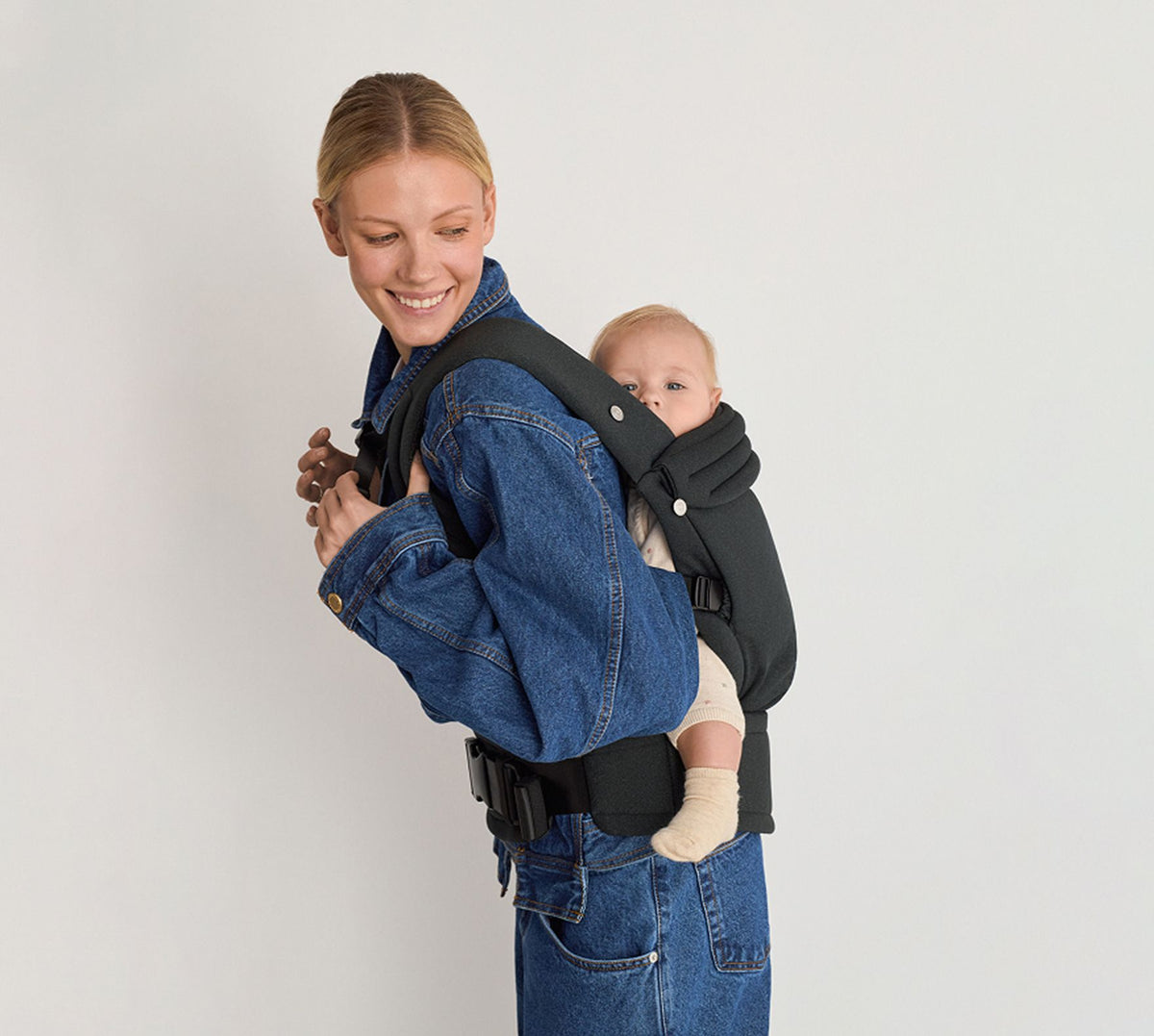 Anex Whiz-hug baby carrier in Lownight