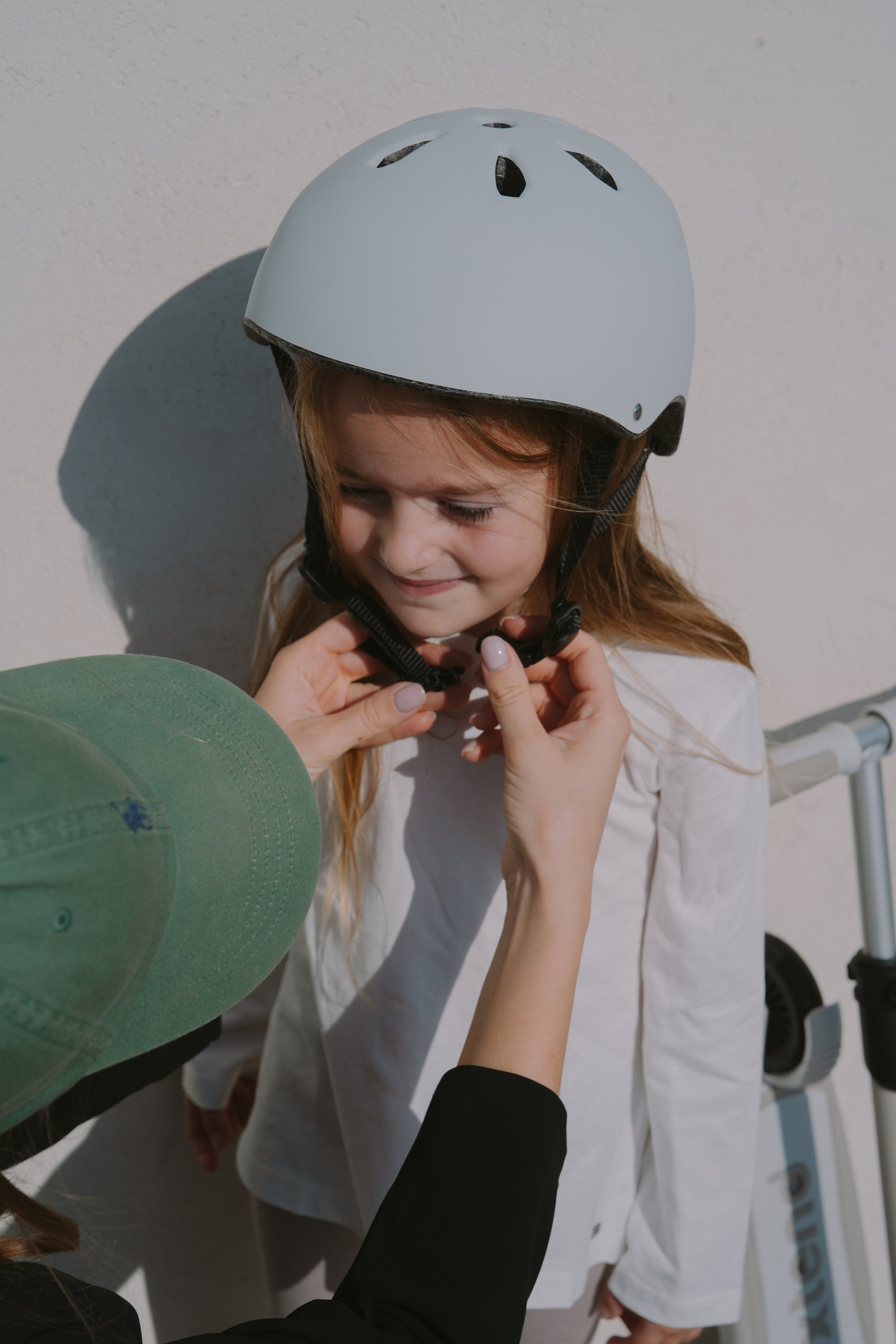 Hjálmur - Cool Grey - miniplay.is