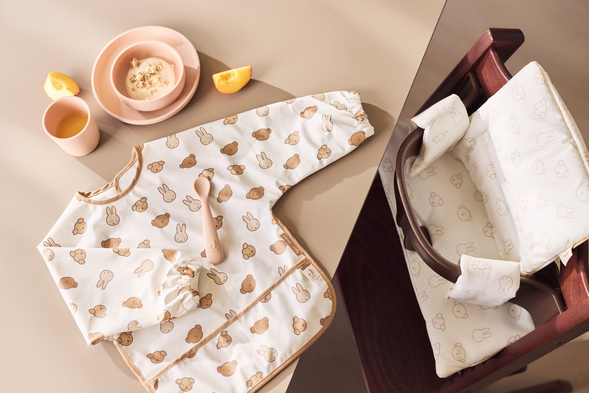 Smekkur með ermum - Miffy and Friends - miniplay.is