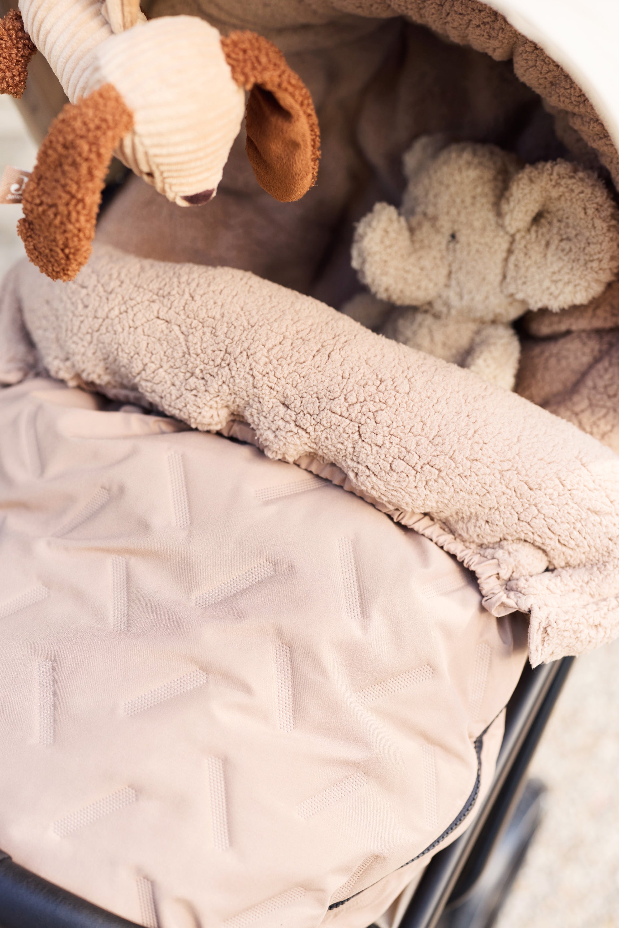 Kerrupoki Embossed - Milky Coffee - miniplay.is