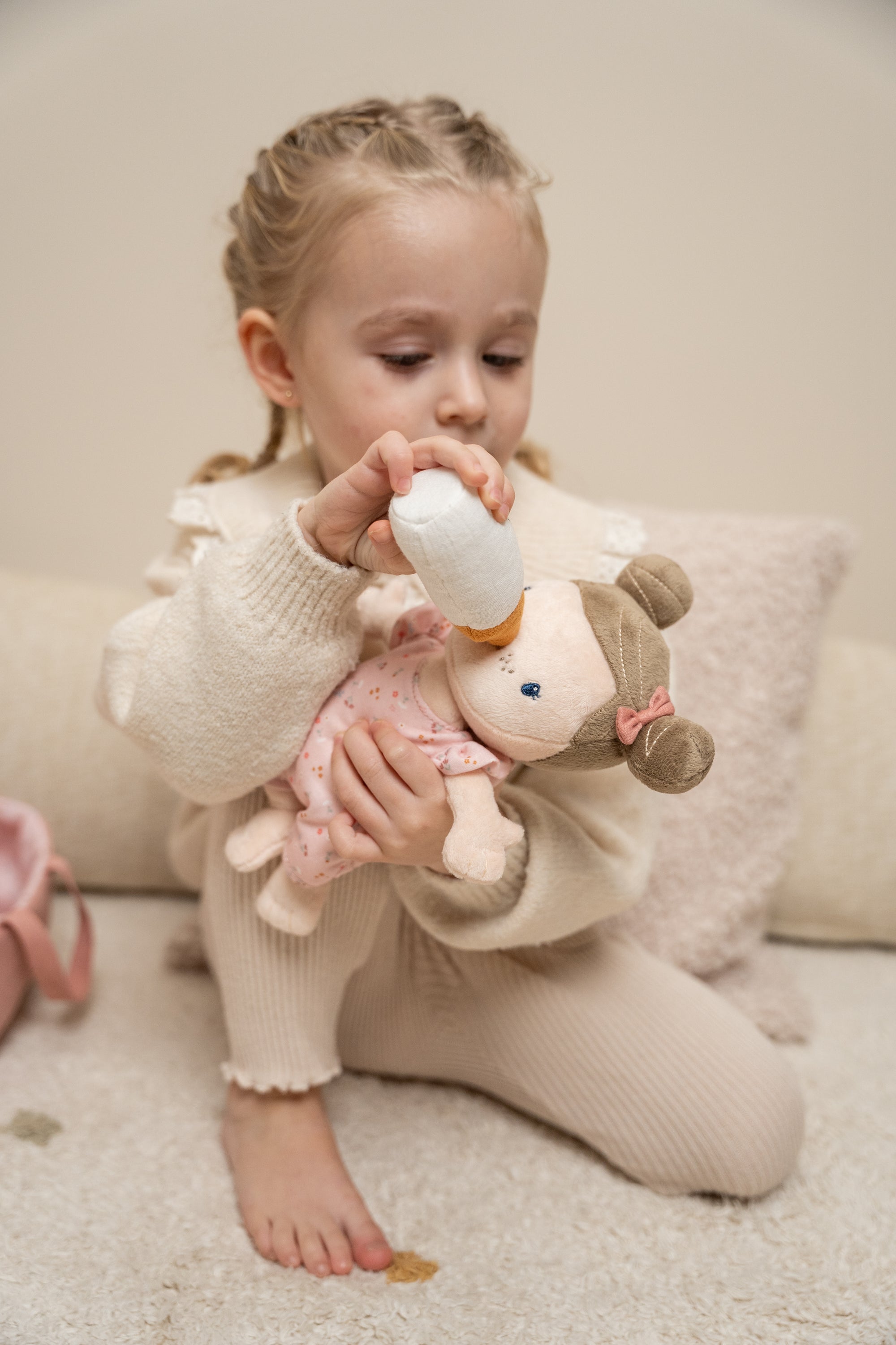 Rósa í burðarrúmi - miniplay.is