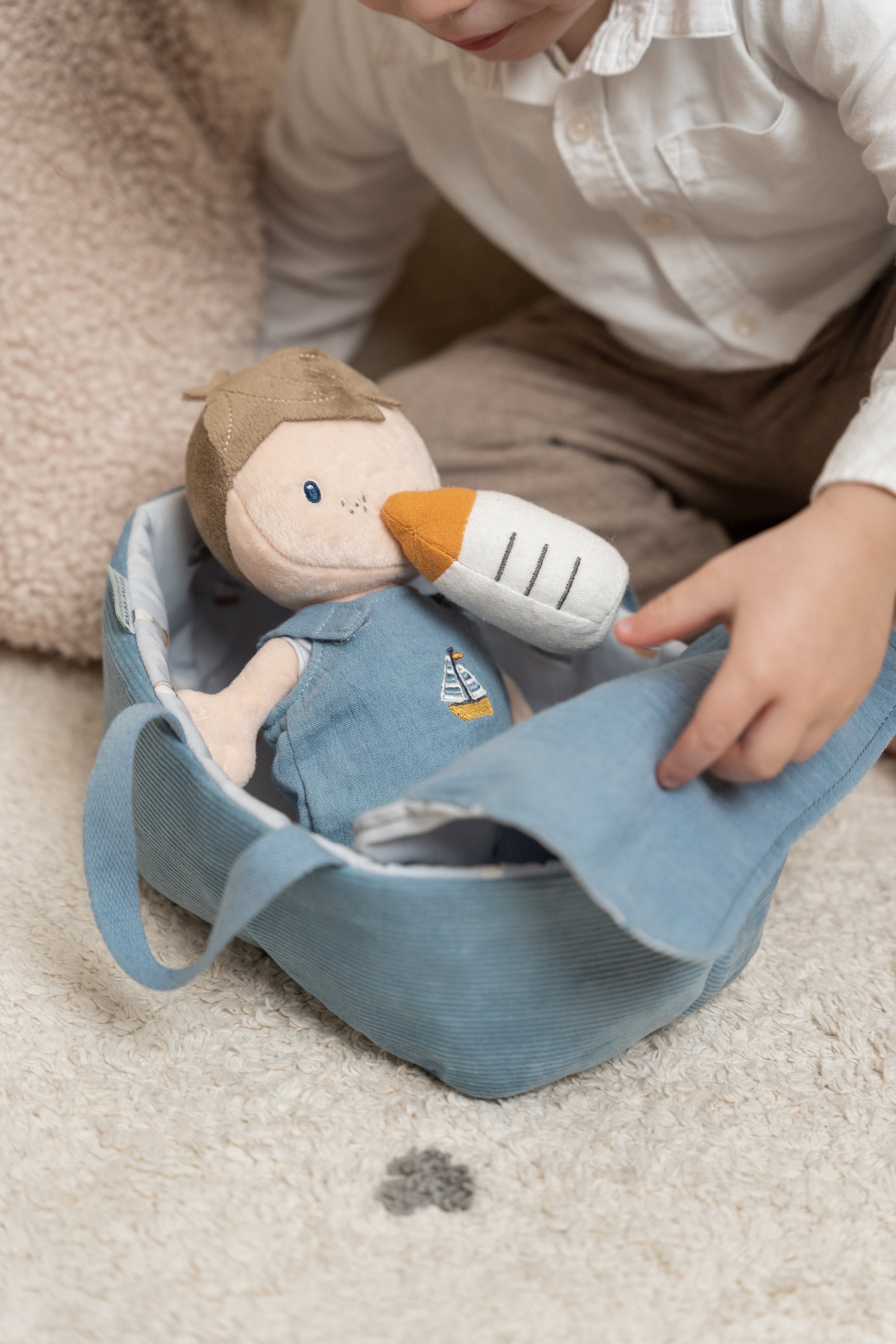 Jim í burðarrúmi - miniplay.is