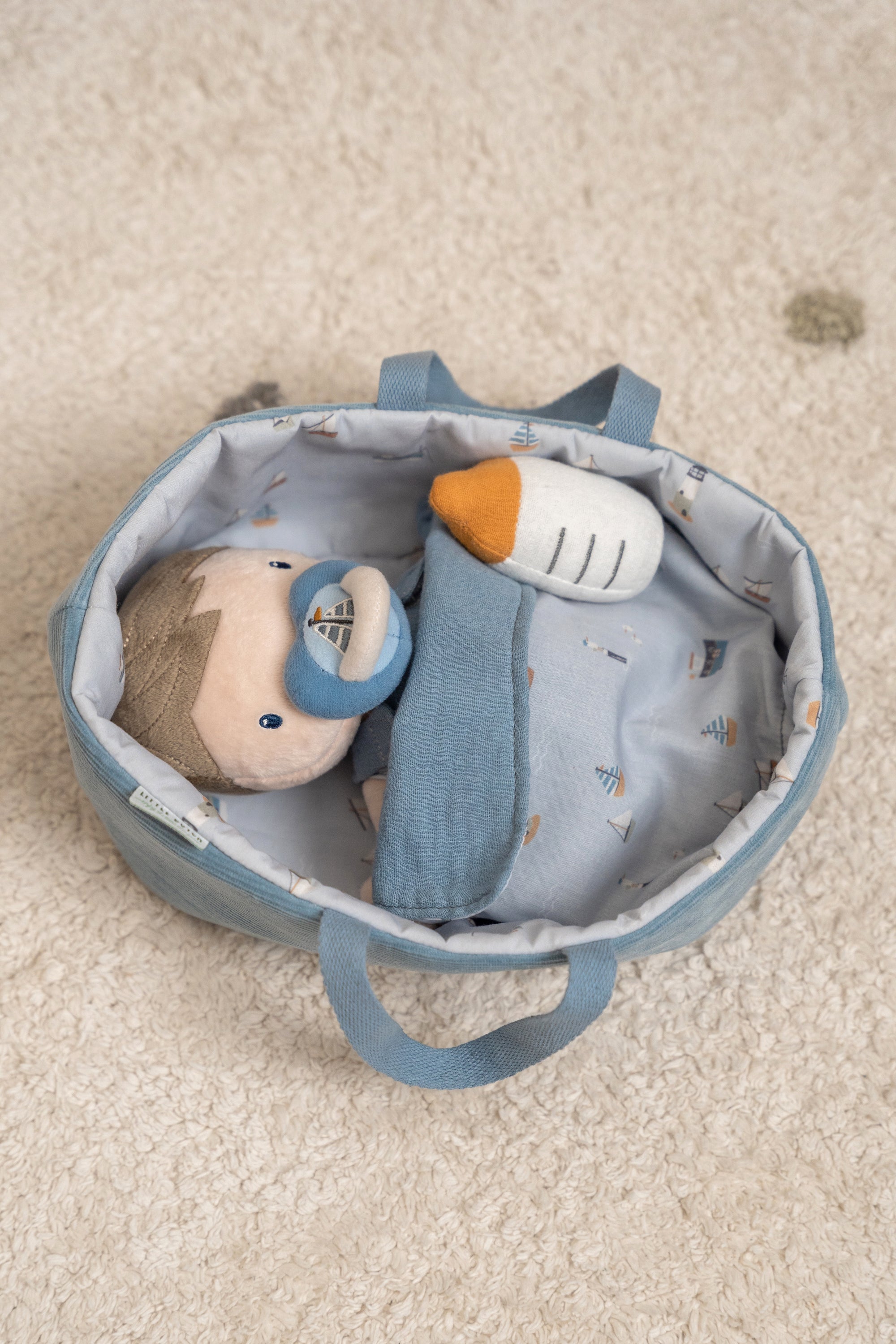 Jim í burðarrúmi - miniplay.is