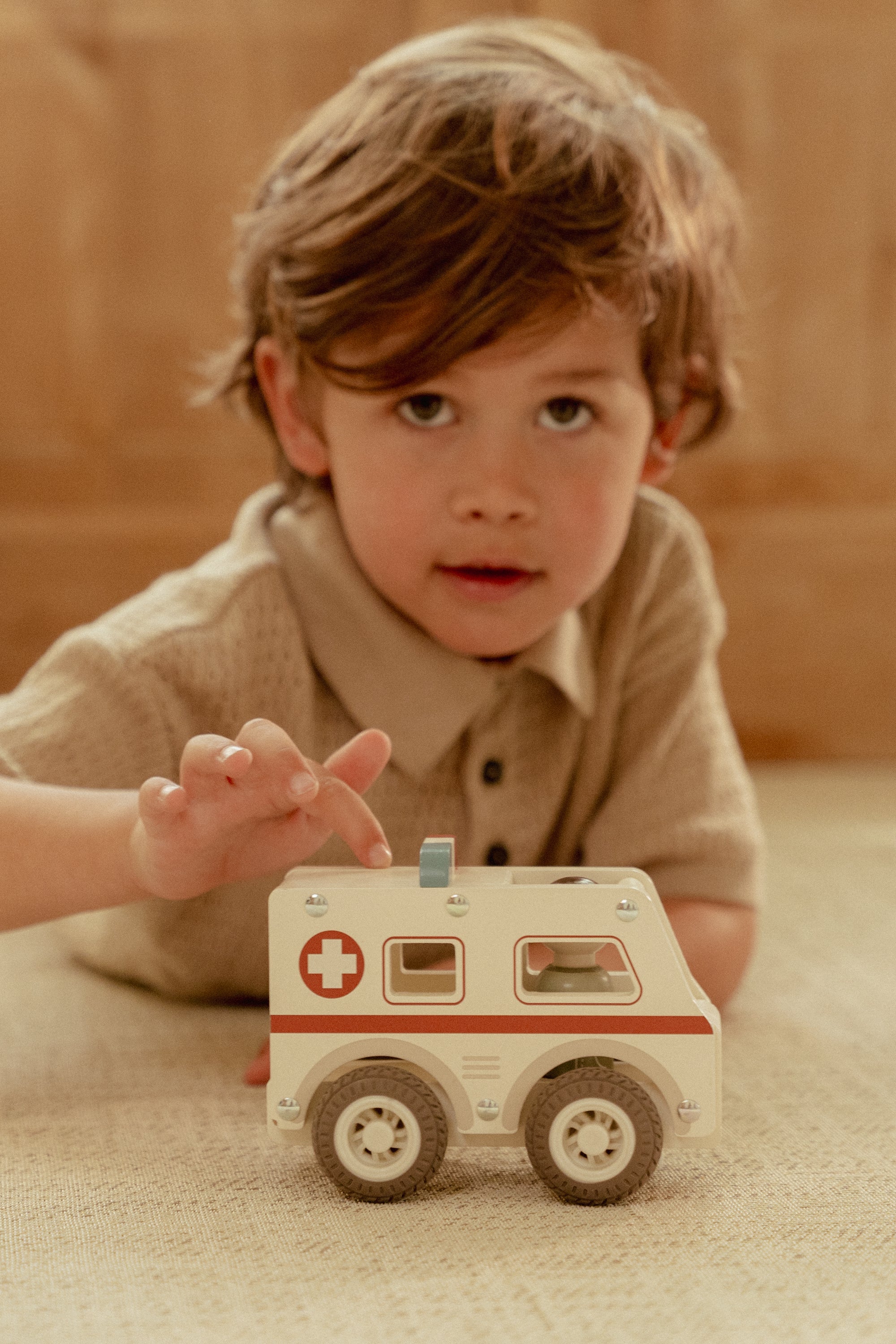 Lítill sjúkrabíll + karl - miniplay.is