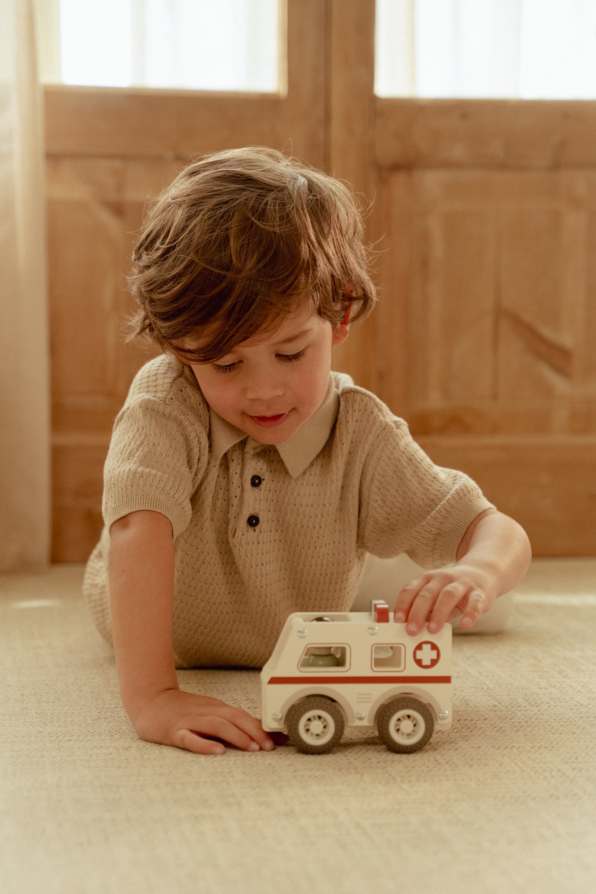 Lítill sjúkrabíll + karl - miniplay.is