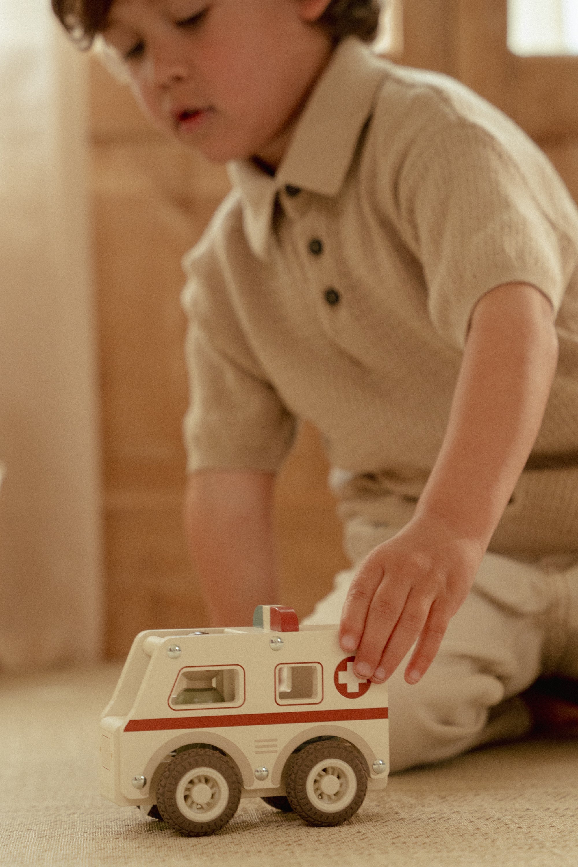 Lítill sjúkrabíll + karl - miniplay.is