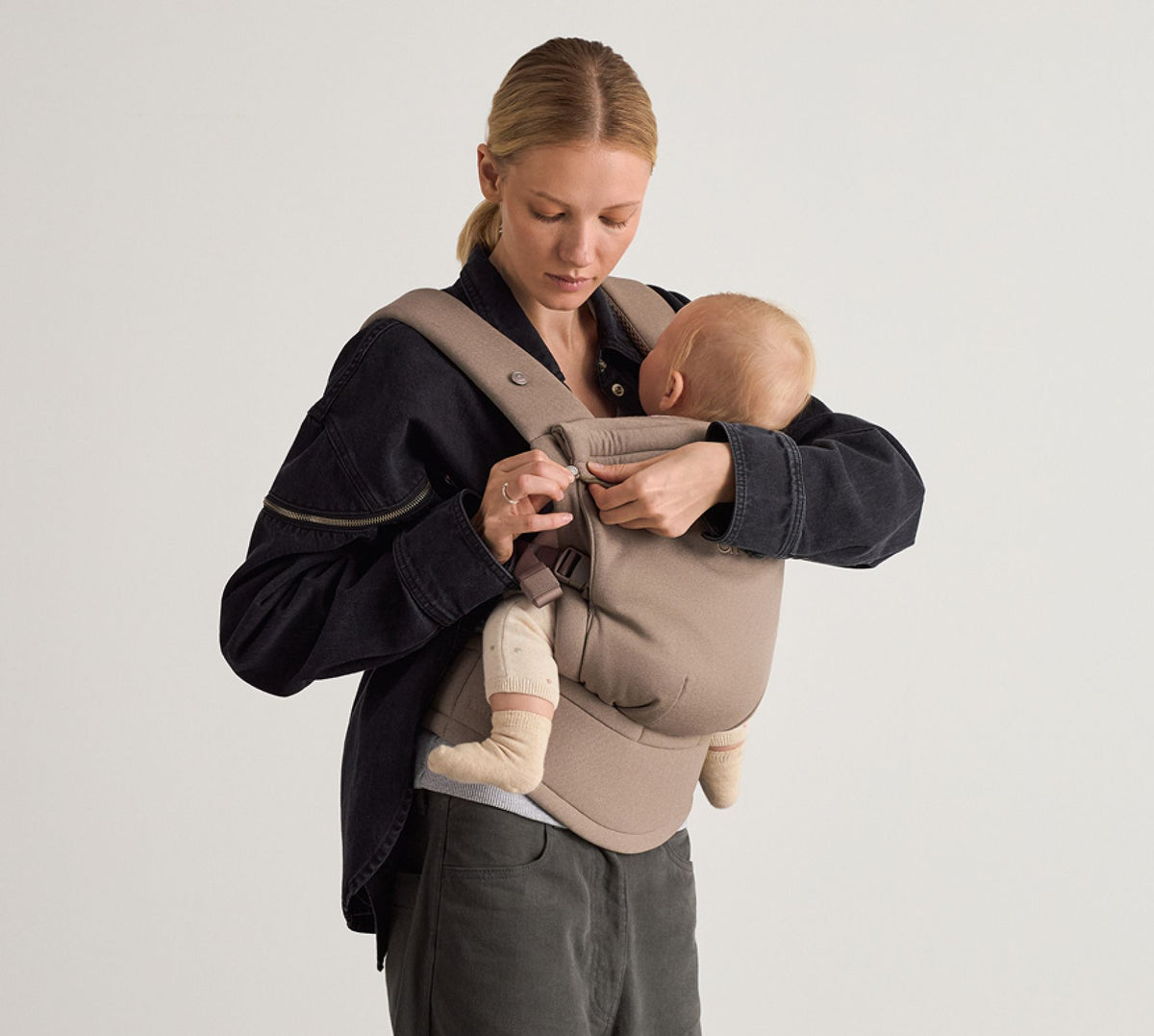 Anex Whiz-hug baby carrier in Mokki