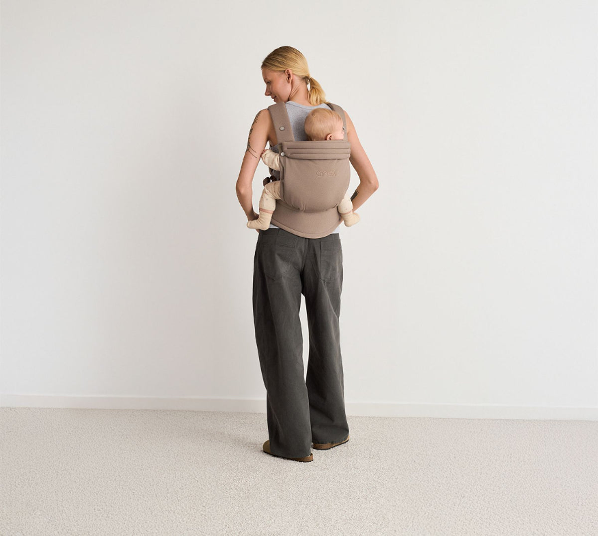 Anex Whiz-hug baby carrier in Mokki