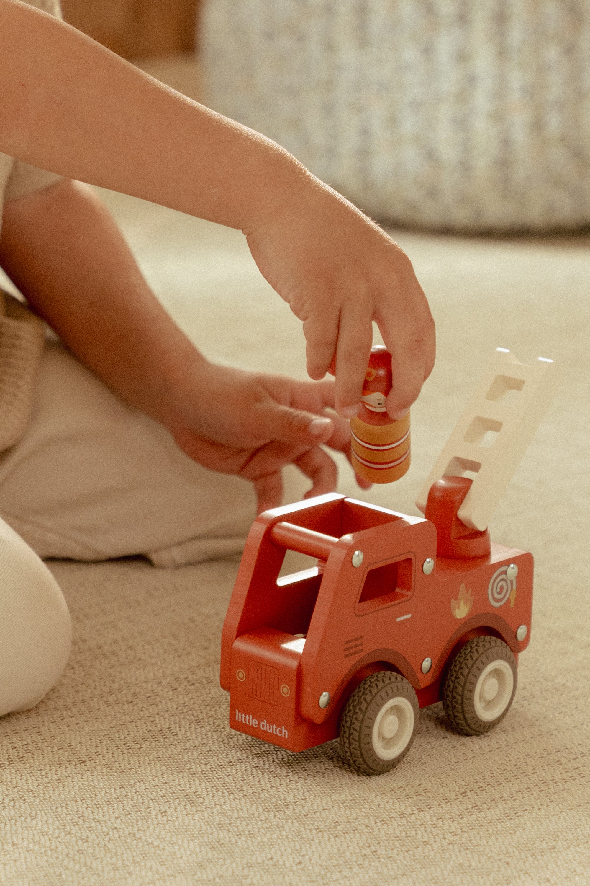 Lítill slökkvibíll + karl - miniplay.is