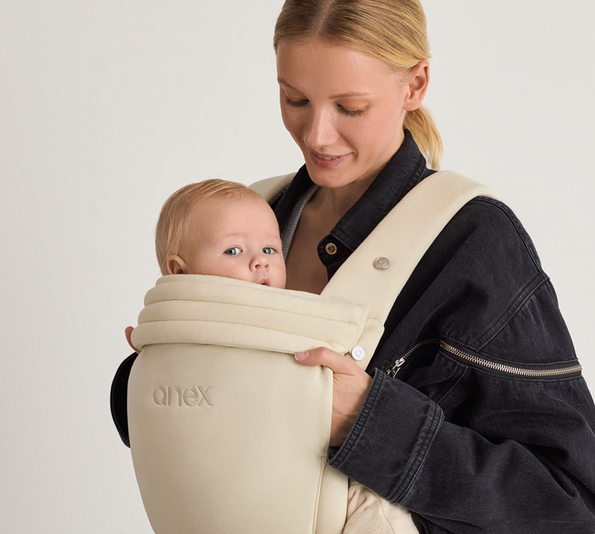 Anex Whiz-hug baby carrier in Cloud