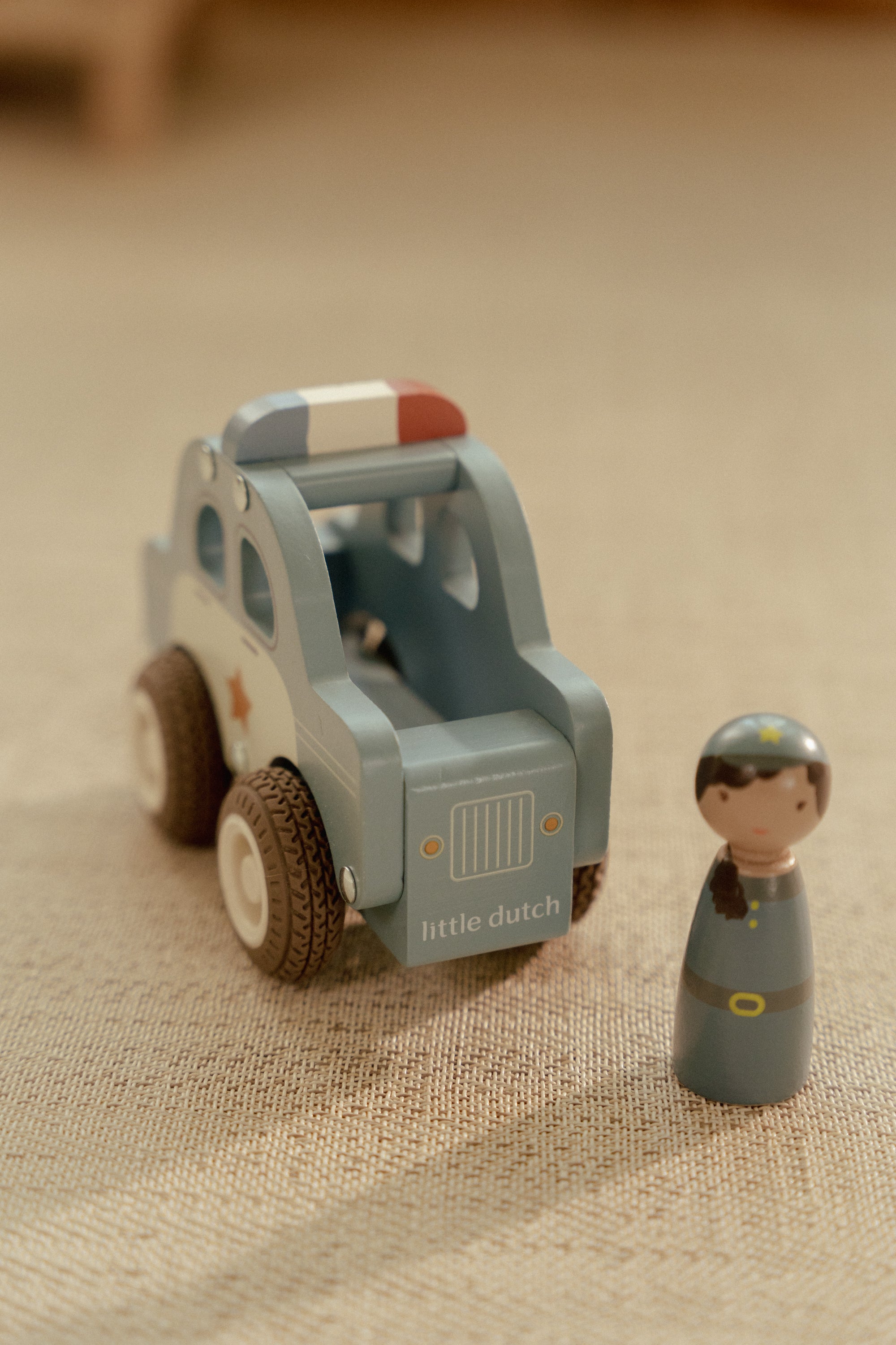 Lítill lögreglubíll + karl - miniplay.is