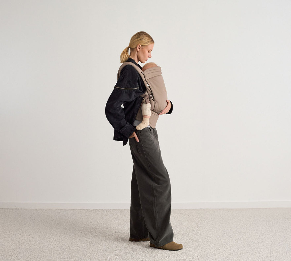 Anex Whiz-hug baby carrier in Mokki