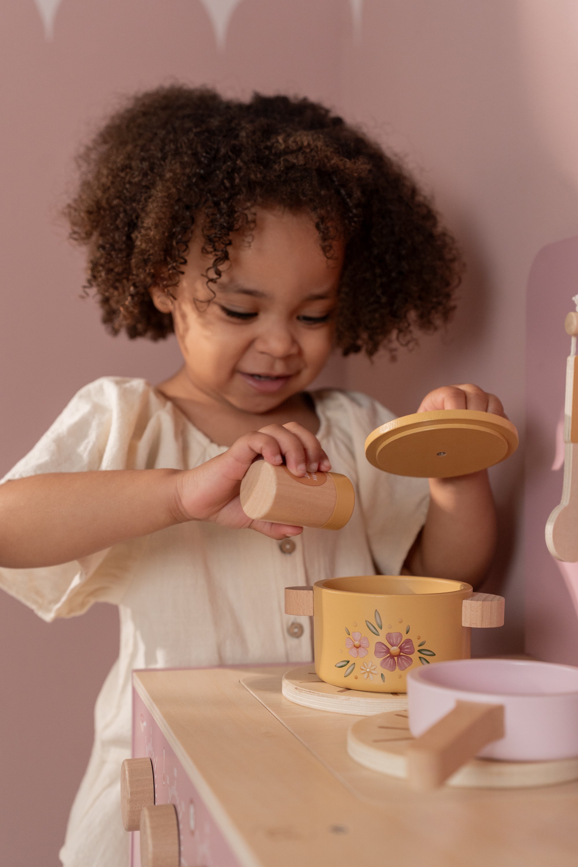 Eldhús - bleikt - miniplay.is