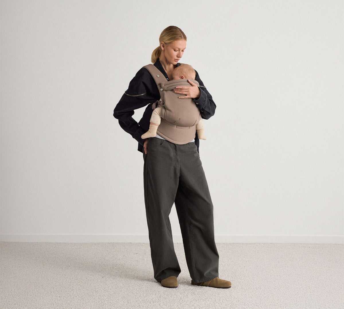 Anex Whiz-hug baby carrier in Mokki